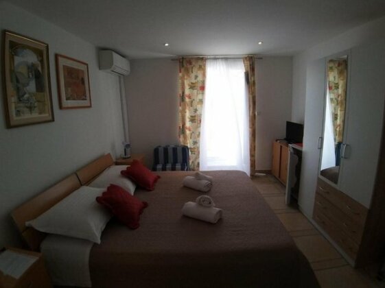 Riva Rooms Bol - Photo4