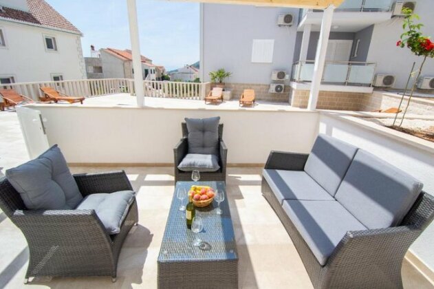 Sara 4 - 2BR apartment with big terrace and pool - Photo2