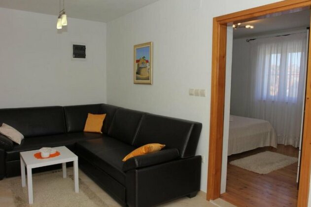 Holiday House Pine Tree - Photo4