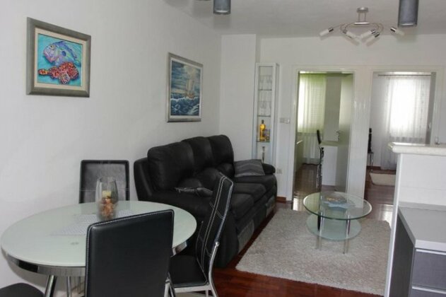 Holiday House Pine Tree - Photo5