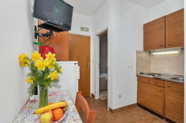 Apartments Jukic Brela - Photo5