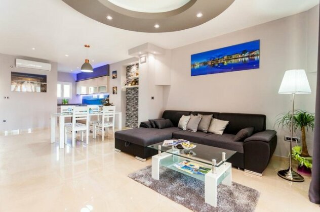Gold & Silver Apartments - Photo5