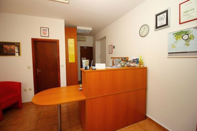 Bacan Serviced Apartments - Photo3