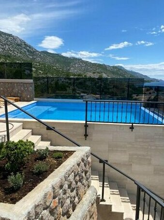 Apartments Matea with Pool and sea view