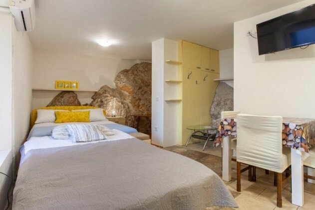 Room M Cres - Photo2