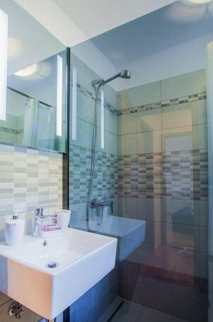 Room M Cres - Photo5