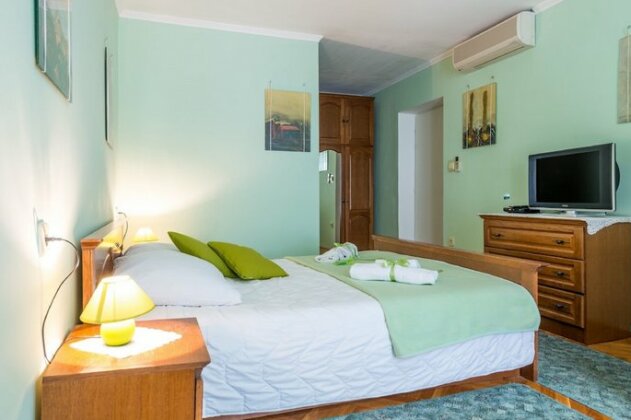 Apartments and Room Lora - Photo4
