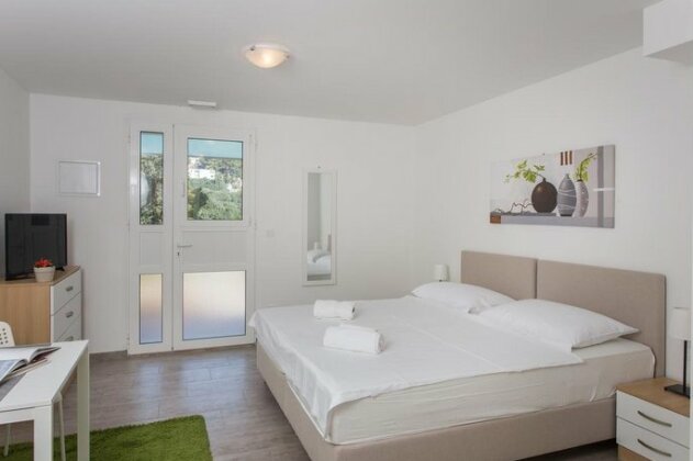 Guest House Eight Roses - Photo3