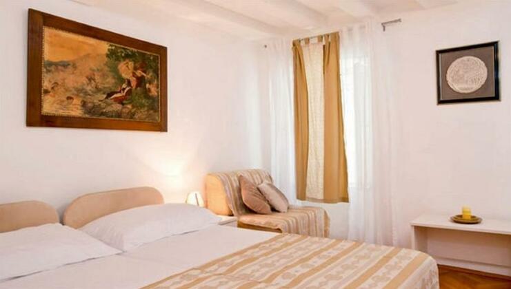 Old Town Economy Apartments - Photo5