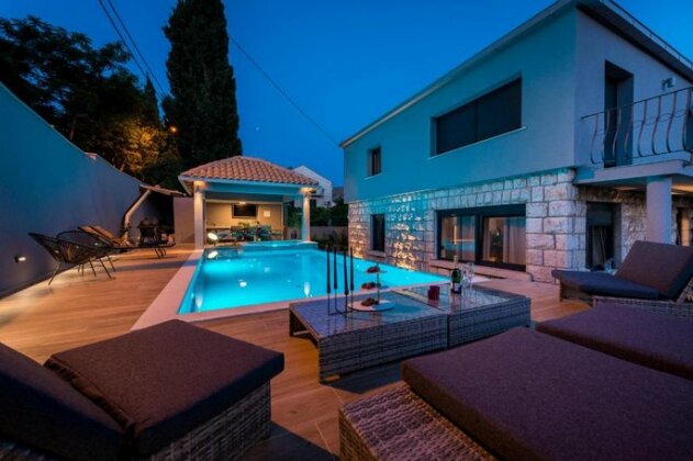 Villa Vikor - Photo2
