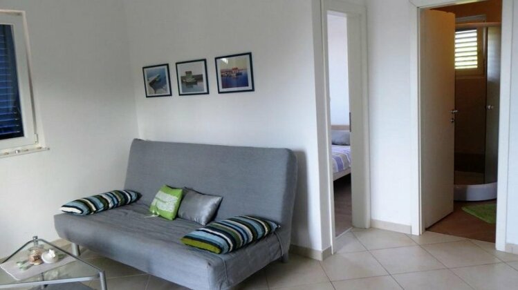 Ivan Home - Photo2