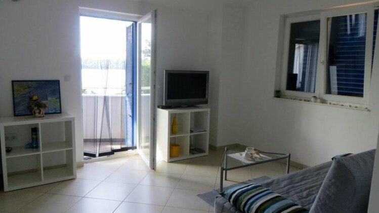 Ivan Home - Photo3