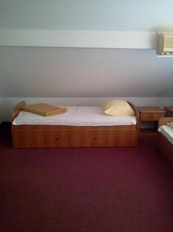 Rooms San Dugo Selo - Photo4