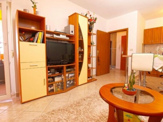 Apartments Natasa 1073 - Photo2