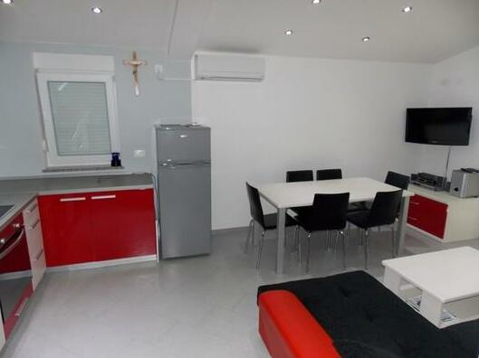 Spacious Apartment with Balcony - S3 - Photo5