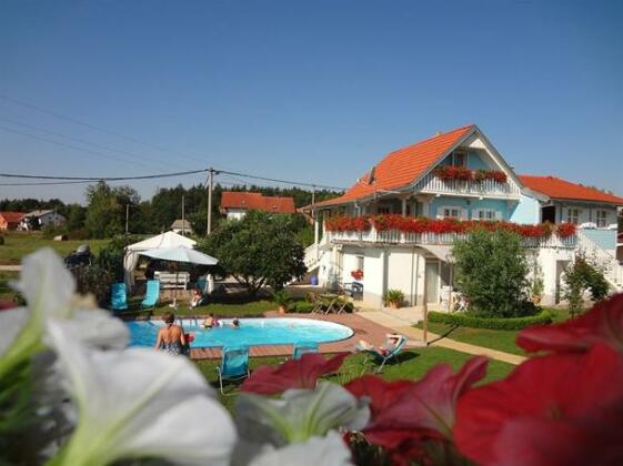 Pool Apartments Plitvice Lakes