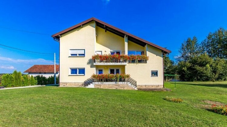 Selak Apartments