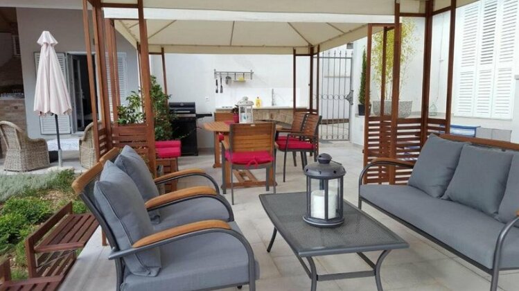 Holiday home Olive Gradac - Photo2