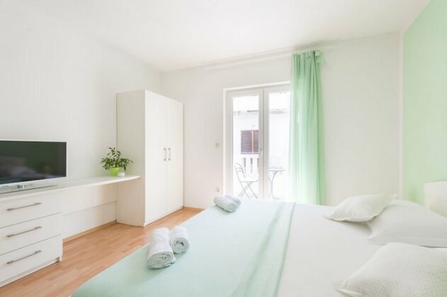 Apartments Nikolina - Photo2
