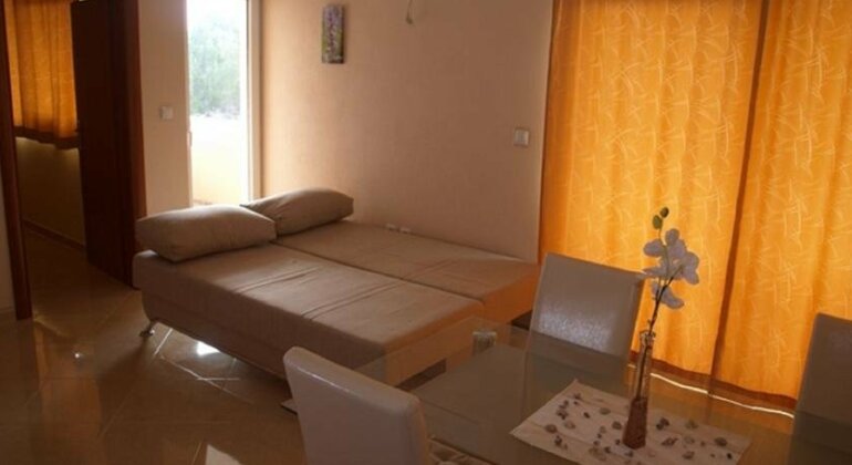 Apartments Sanja Milna - Photo2