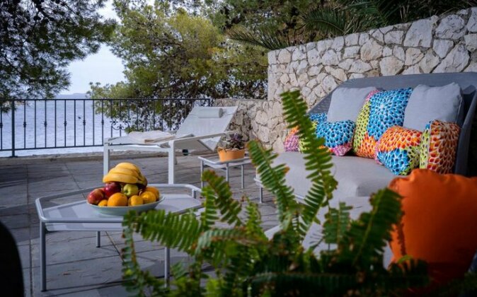 Pine Beach Villa - Photo4