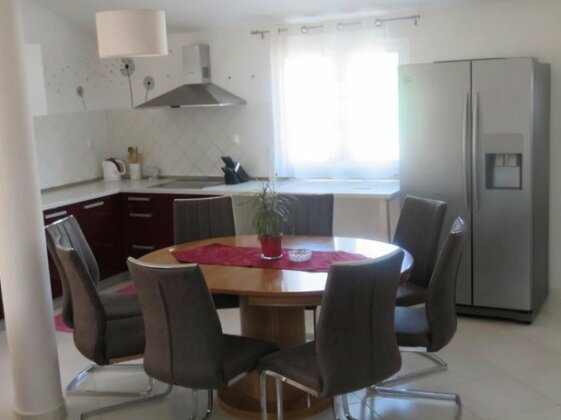 Apartman Dora with Heating Pool - Photo3