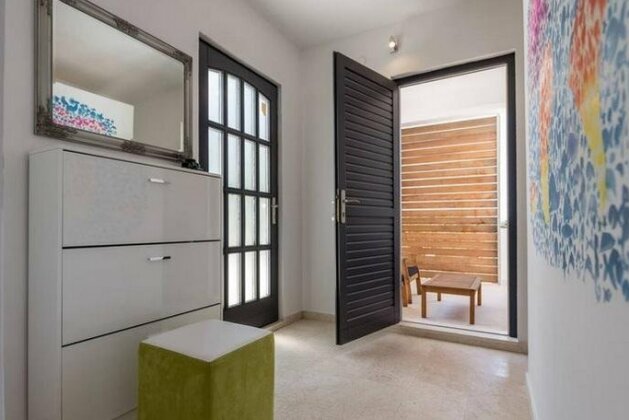 Luxury Apartment with Heating Pool - Photo3