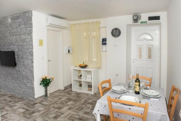 Studio Apartment Bilic - Photo5