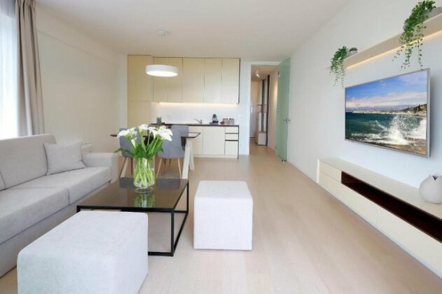 Modern apartment near the sea Icici
