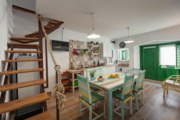 Stonehouse Katarina - Photo2