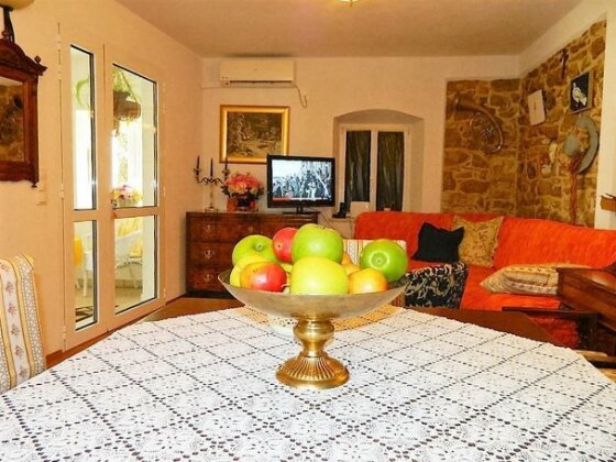 House Mate Jelsa - Photo3