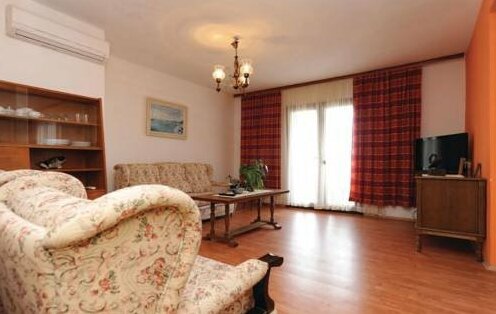 Holiday Home Mali Iz - Photo2