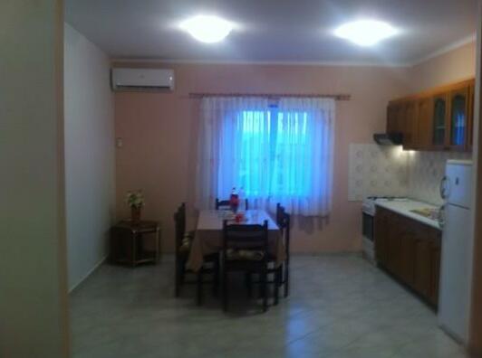 NEW - 2 Bed Apt 5 min walk to beach - Photo5