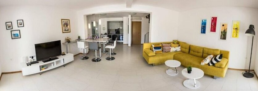 Holiday Home Car - Photo3