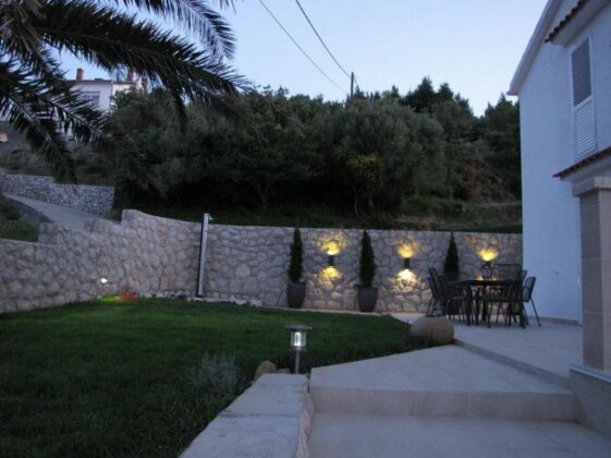 Holiday Home Car - Photo5