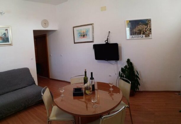 Apartment Neven Kastel Gomilica - Photo3