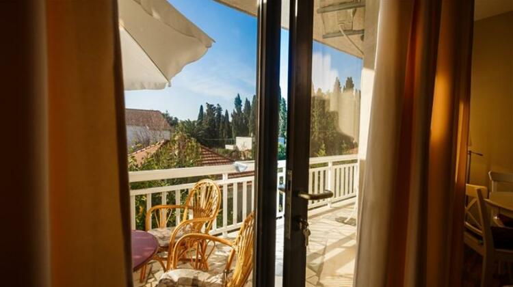 West Apartments - Photo4