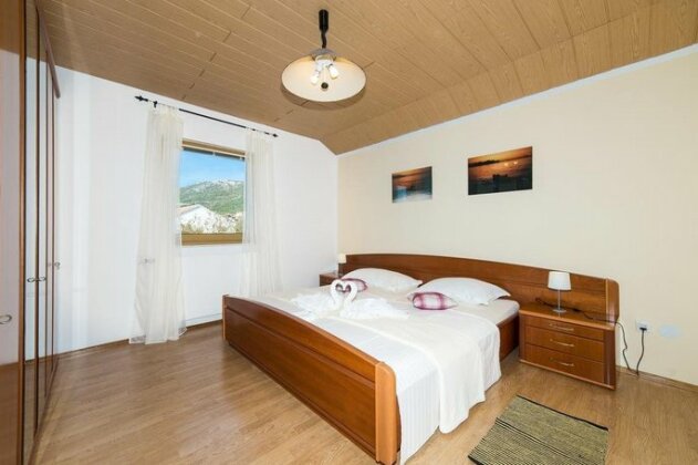 Mira Holiday Home - Photo4