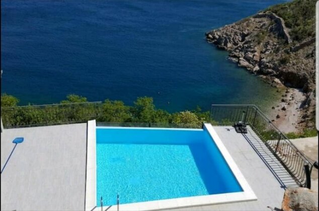 Apartment-loft with shared pool - Photo2