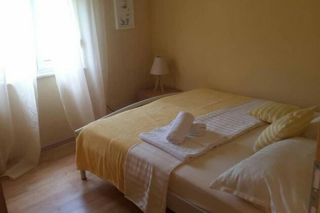 Apartment Mia - Comfortable two-bedroom family apartment 200m from the seaside