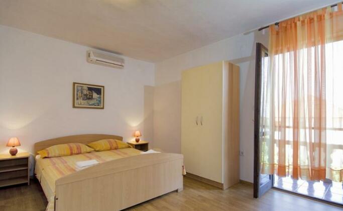 Apartments Mariani Komiza - Photo3