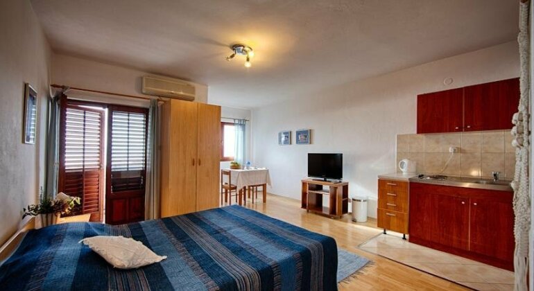 Guesthouse Ksenija - Photo4