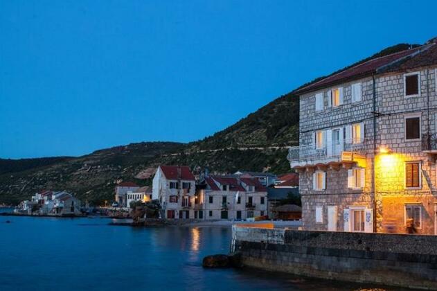 Mira Sea Front Guesthouse
