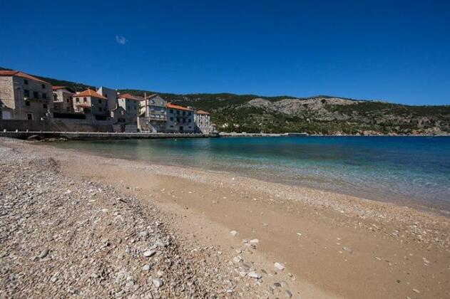 Mira Sea Front Guesthouse - Photo2
