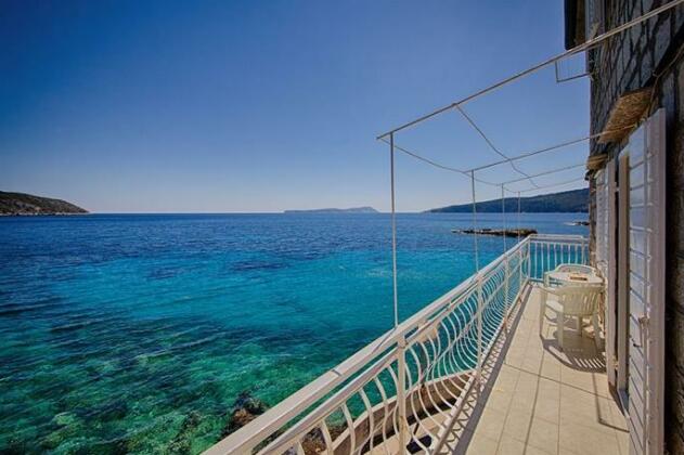 Mira Sea Front Guesthouse - Photo3
