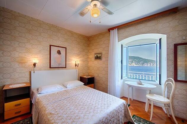 Mira Sea Front Guesthouse - Photo5