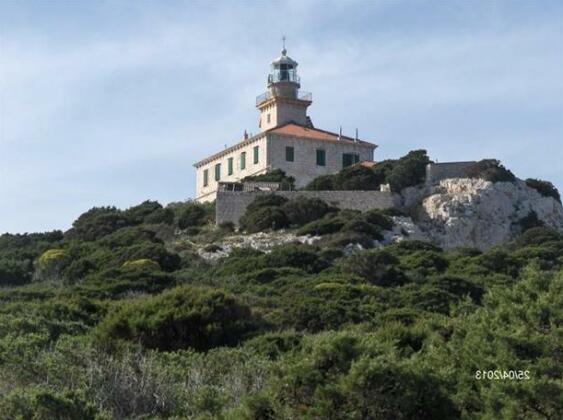 Lighthouse Susac - Photo2