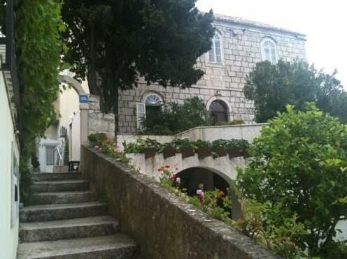  Photo 2