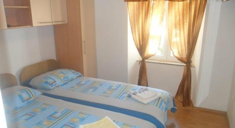Guest House Leon - Photo2
