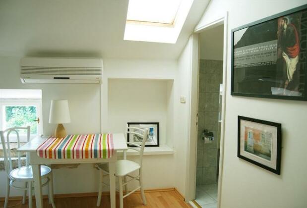 Marco Polo Apartments - Photo4
